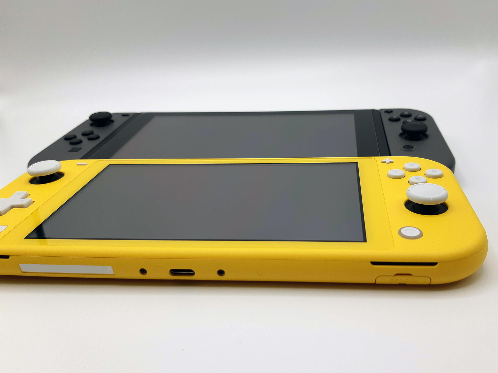 On a testé… la Switch Lite, la version 100 % nomade de la console reine de  Nintendo